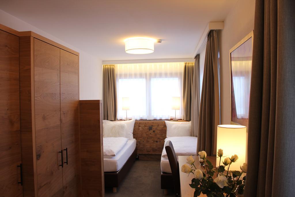 Waldpark Hotel Garni Samnaun Szoba fotó
