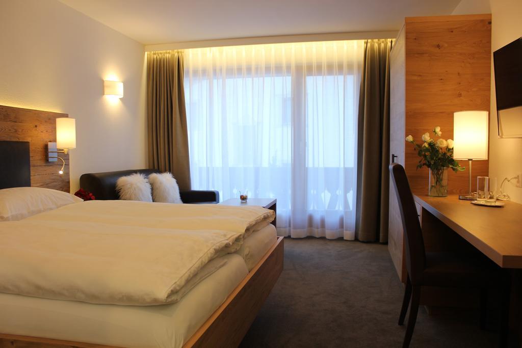 Waldpark Hotel Garni Samnaun Szoba fotó